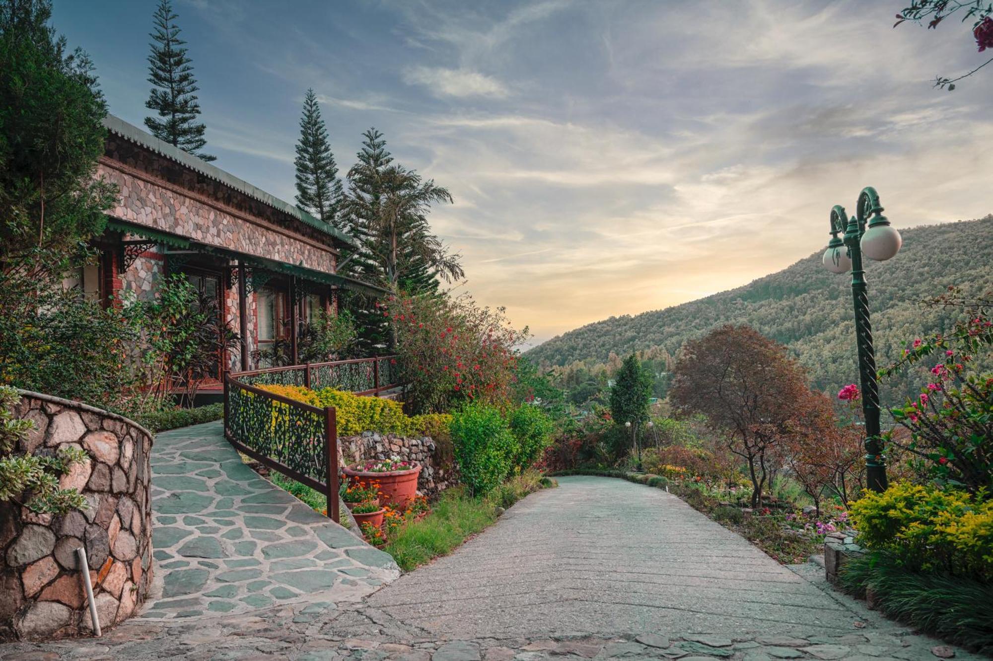 Tree Of Life Resort Dehradun Foothills Buitenkant foto
